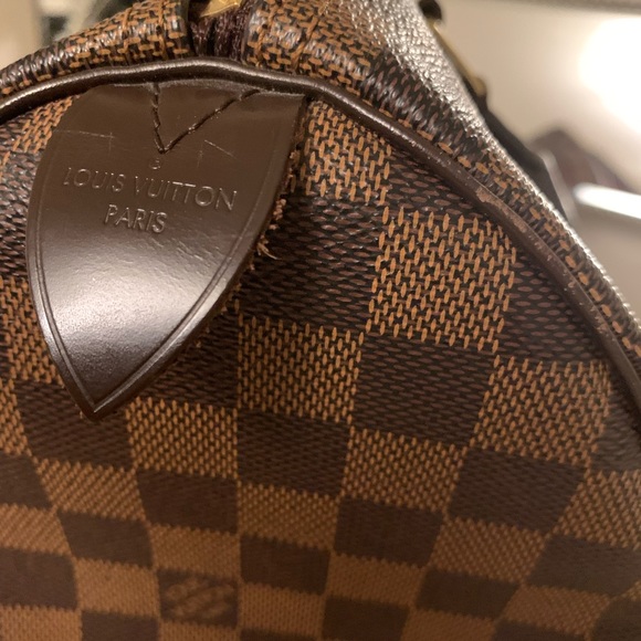 Damier Ebene Speedy 30 Louis Vuitton
Top Handle Bag
Includes Lock - Picture 3 of 6